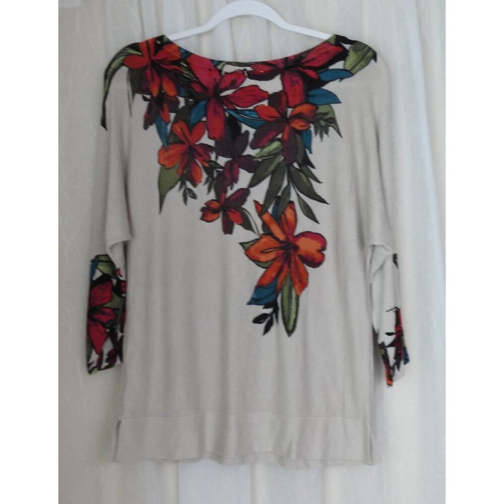 Women's Chico's Sz 1 Touch Cashmere Pacific Floral Sweater Top Tropical Tan - Picture 4 of 9